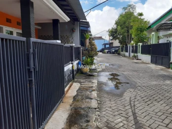 RUMAH SECOND MODERN DI MALANG - ONE GATE SYSTEM 24 JAM