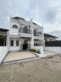 RUMAH SIAP HUNI KONSEP AMERICAN CLASSIC DI BATU