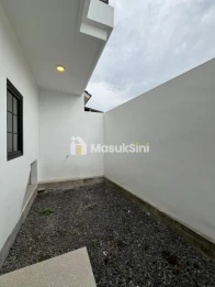 RUMAH SIAP HUNI KONSEP AMERICAN CLASSIC DI BATU