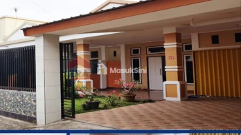 RUMAH TINGGAL, TERAWAT, SIAP HUNI