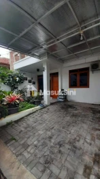Rumah 2,5 Lantai Dekat Griya Arcamanik