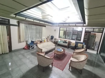 Rumah Classic 2 Lantai terawat Sayap BKR Di
