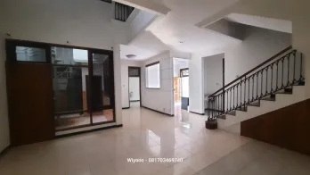 Rumah Dharmahusada Regency Surabaya Dekat Galaxy Mall