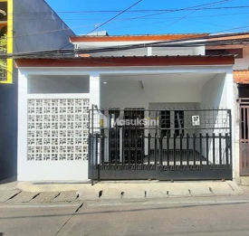 Rumah Minimalis Modern di Jalan Cigadung Dago
