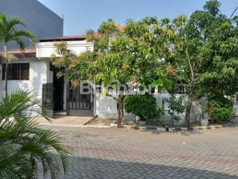 Rumah Tinggal di kawasan Pemukiman di Surabahya