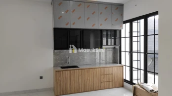 Rumah baru 3 lantai siap huni di kalibata jakarta