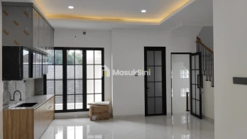 Rumah baru 3 lantai siap huni di kalibata jakarta