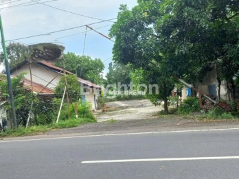Sebidang Tanah Datar Dikawasan Industri, Umum.