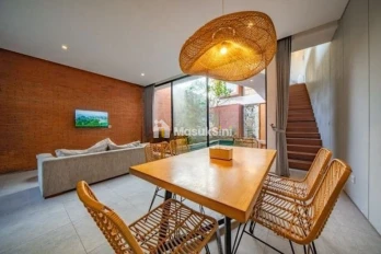 Sewa Min 2 Tahun Villa Hadap Tenggara Full Furnished 4+1 Kamar Berawa Cangg