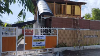 Sewa Villa Klasik Wooden Style Hadap Timur 2 Lantai 3 Kamar Taman Balkon Ji