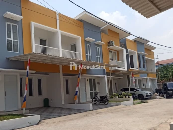 Town House WKR Casa Resort Pondok Ranggon