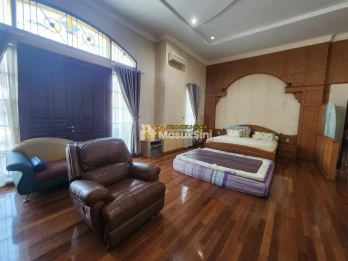 Villa Jumbo Siap Huni Dijual di Komplek Cemara Asri Jalan Seroja