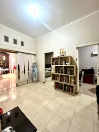 RUMAH SECOND MODERN DEKAT DENGAN KAMPUS TERNAMA - HARGA 4,45M