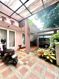 RUMAH SECOND MODERN DEKAT DENGAN KAMPUS TERNAMA -