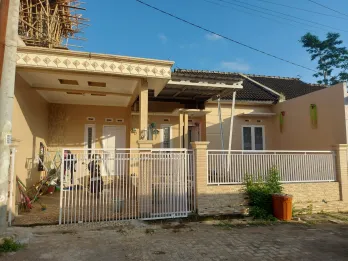 RUMAH SECOND MODERN DI SINGOSARI - HARGA 385 JUTA