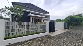 RUMAH SIAP HUNI DESAIN MODERN DEKAT RS MITRA PARAMEDIKA DI NGEMPLAK