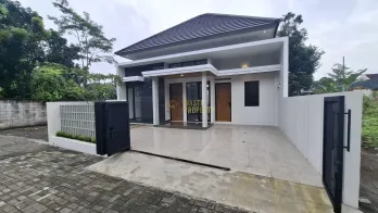 RUMAH SIAP HUNI DESAIN MODERN DEKAT RS MITRA PARAMEDIKA DI NGEMPLAK
