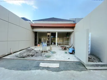 RUMAH MODERN CARPOT 2 MOBIL DI PURWOMARTANI, KALASAN