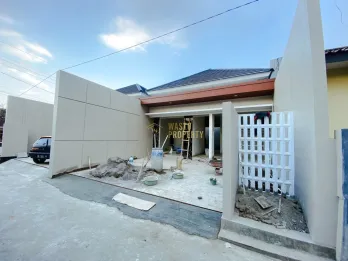 RUMAH MODERN CARPOT 2 MOBIL DI PURWOMARTANI, KALASAN