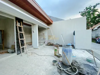 RUMAH MODERN CARPOT 2 MOBIL DI PURWOMARTANI, KALASAN