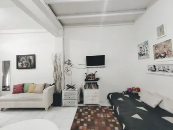 Rumah 2 Lantai Strategis di Antapani – Harga Terjangkau!