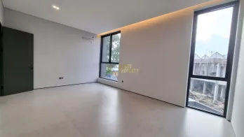 RUMAH MEWAH SIAP HUNI DI DALAM CLUSTER TANGERANG SELATAN