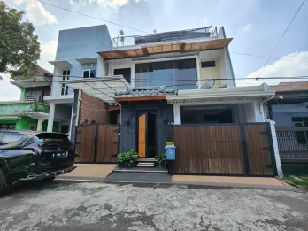 DIJUAL CEPAT RUMAH 3 LANTAI MODERN - 2,750M NEGO