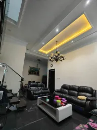DIJUAL CEPAT RUMAH 3 LANTAI MODERN - 2,750M NEGO