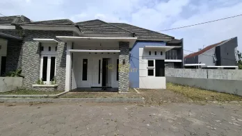 RUMAH BARU MODERN SIAP HUNI HANYA 15 MENIT KE UGM DI KALASAN