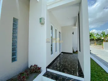 RUMAH EKSKLUSIF MODERN LOKASI PREMIUM HANYA BEBERAPA MENIT KE FASILITAS UM