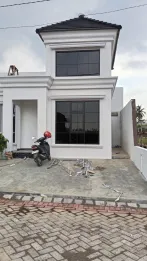 RUMAH MEWAH DESAIN ALA SULTAN LOKASI KEPANJEN MALANG - HARGA 399 JUTA