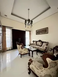 RUMAH SECOND MEWAH LOKASI SUHAT - HARGA 6M