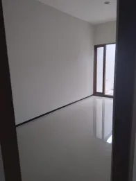 RUMAH SECOND MINIMALIS LOKASI SAWOJAJAR - HARGA 1M