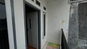 RUMAH SECOND SIAP HUNI DI NGIJO FREE LEMARI BAJU - HARGA 395JUTA