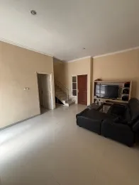DIJUAL CEPAT RUMAH 2 LANTAI LOKASI GRAND BANDARA WENDIT