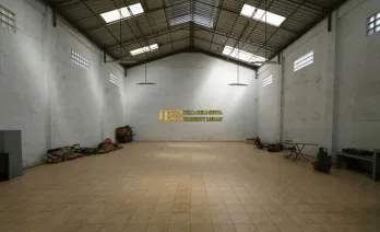 DIJUAL CEPAT! Rumah 2 Tingkat & Gudang di Jalan Ketapang - Sekip