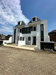 DIJUAL RUMAH BARU AMERICAN CLASSIC FULL FURNISHED LOKASI PANDANWANGI BLIMBI