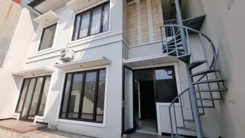 DiSewaKan Rumah Apik, Siap Huni Royal Residence Kensington Wiyung, Surabaya