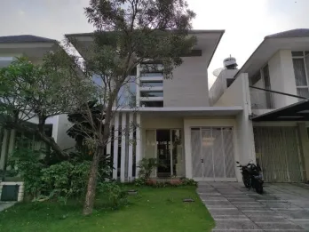 DiSewakan Rumah Pakuwon Indah, The Mansion, Surabaya ~ Quiet & Comfy.
