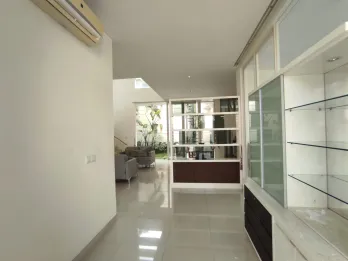 DiSewakan Rumah Pakuwon Indah, The Mansion, Surabaya ~ Quiet & Comfy.