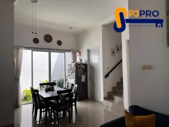 Dijual Cepat Rumah Cantik Lingkungan Aman Nyaman di Royal Residence