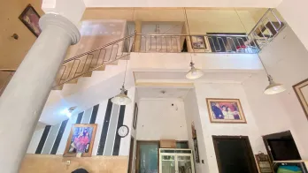 Dijual Rumah 1,5 Lantai di Jalan Jambangan Indah, Surabaya