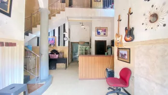 Dijual Rumah 1,5 Lantai di Jalan Jambangan Indah, Surabaya