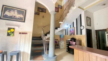 Dijual Rumah 1,5 Lantai di Jalan Jambangan Indah, Surabaya