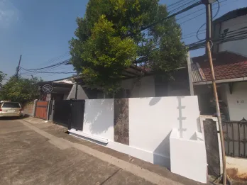 Dijual Rumah 1,5 Lantai di Jalan Siberut, Kota Bekasi