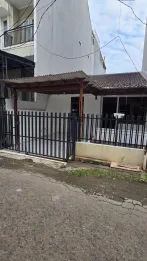 Dijual Rumah 1,5 Lt, Bagus, Row 2 Mobil, Bebas Banjir, Belakang MKG
