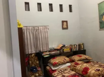 Dijual Rumah 1,5 Lt, Bebas Banjir, Row 2 mobil, Strategis, BCS