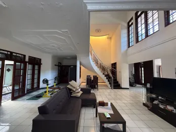 Dijual Rumah 2 Lantai di Kutisari Indah Utara, Surabaya