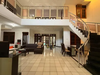 Dijual Rumah 2 Lantai di Kutisari Indah Utara, Surabaya
