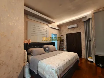 Dijual Rumah 2,5 Tingkat di Komplek Cemara Asri,